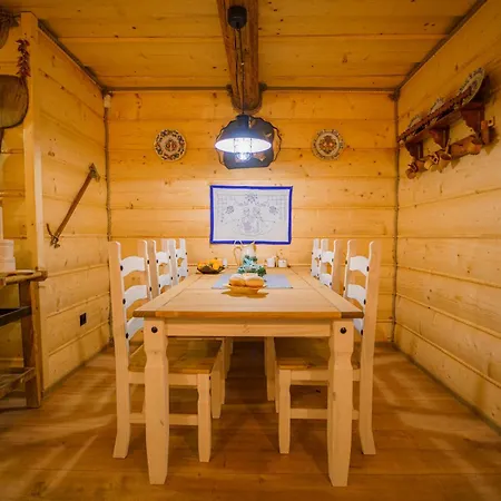 Holiday home Village - Jedinecne S Wellnessom Pod Kralovou Holou
