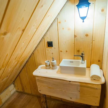 Holiday home Village - Jedinecne S Wellnessom Pod Kralovou Holou *