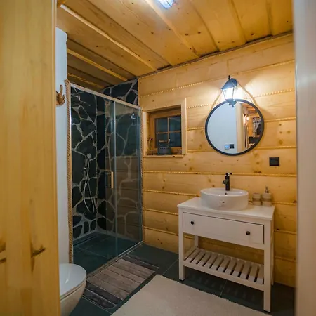 Village - Jedinecne S Wellnessom Pod Kralovou Holou *