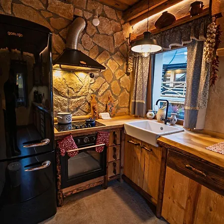 Village - Jedinecne S Wellnessom Pod Kralovou Holou