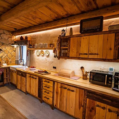 Village - Jedinecne S Wellnessom Pod Kralovou Holou بيت للعطل Šumiac