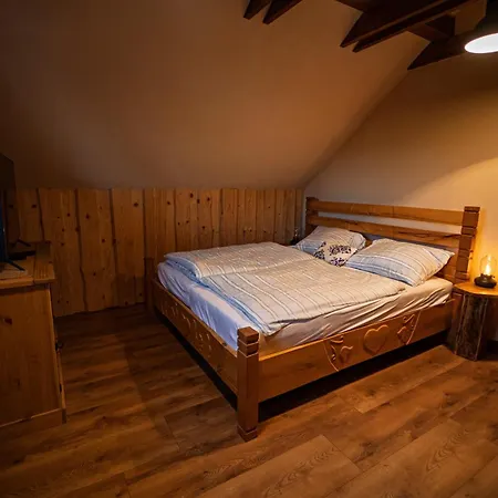 Village - Jedinecne S Wellnessom Pod Kralovou Holou